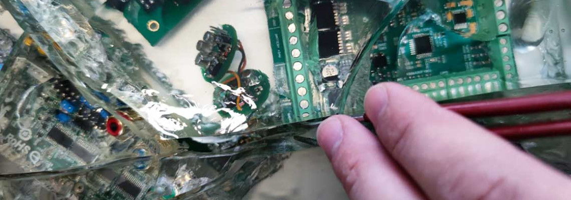 De ce se Incalzeste Prea Tare Rasina Epoxidica de Turnare: Explicatii si Solutii ? De ce se Incalzeste Prea Tare Rasina Epoxidica de Turnare: Explicatii si Solutii ?