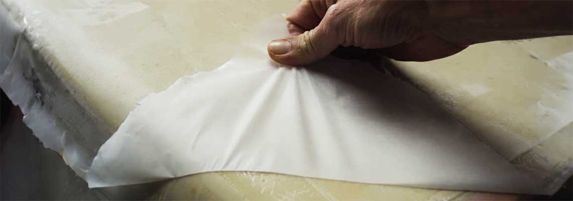 Peel Ply vs Folie Perforata – Diferente, Rol si Utilizare in Vacuum Bagging