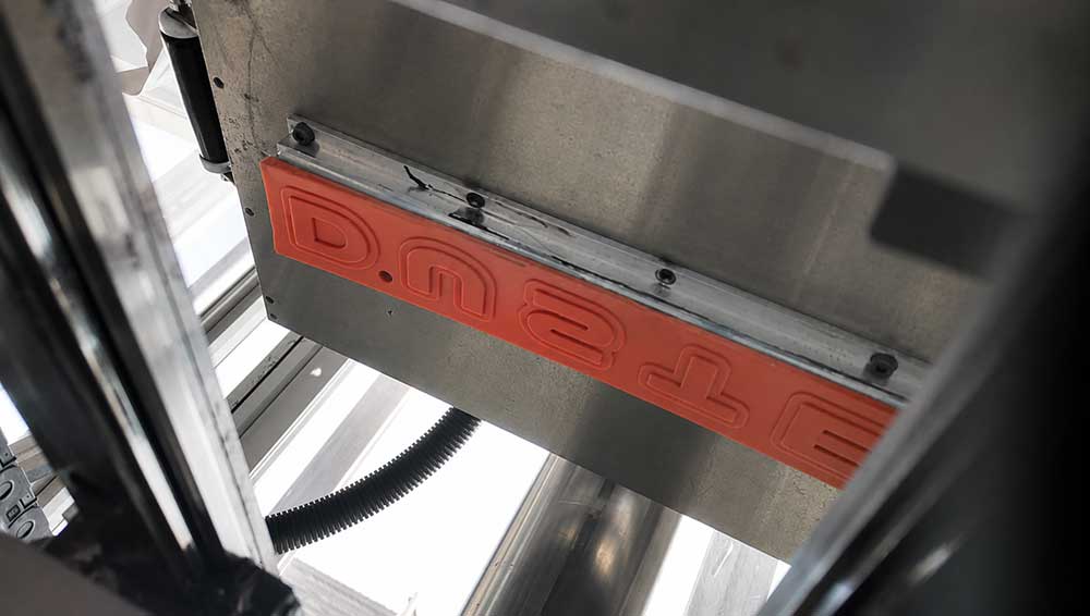 Hot Stamping pe componente din plastic – Plite din silicon HT33 Red pentru transferul foliei decorative